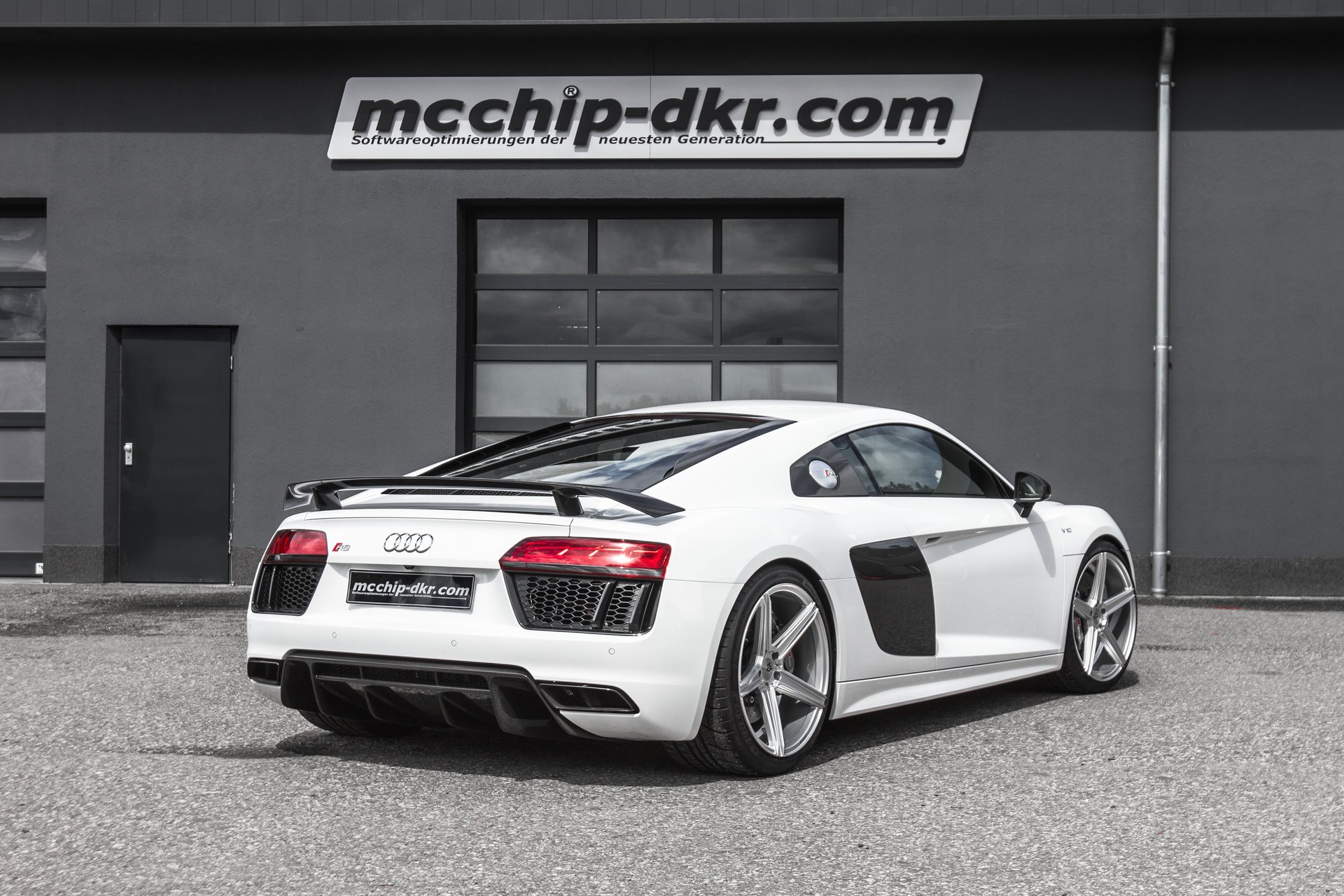 AUDI R8 Coupe with 20 inch KV1 wheels in silver glossy