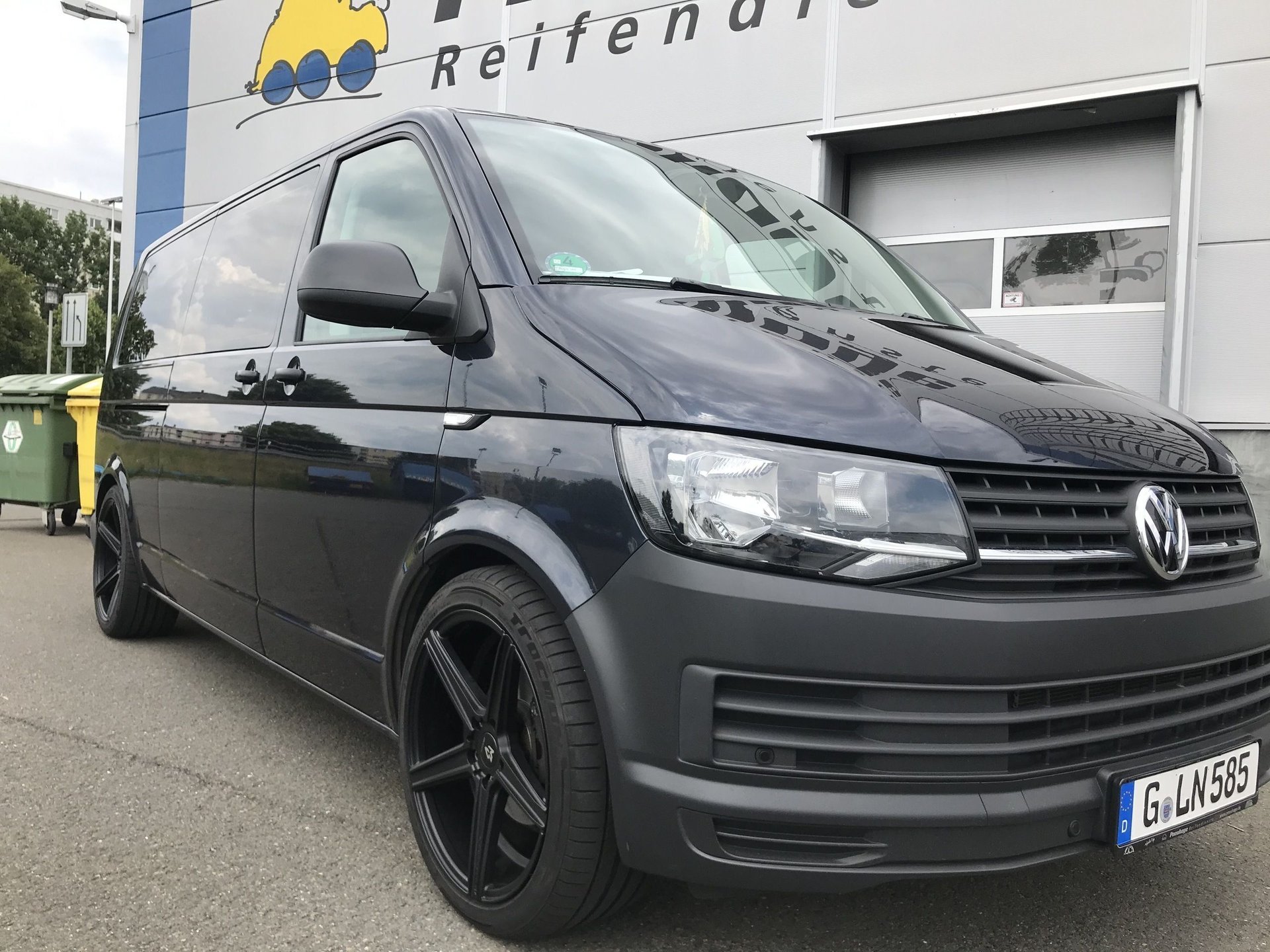 VOLKSWAGEN T6 Bus Multivan 7HC KV1 schwarz seidenmatt