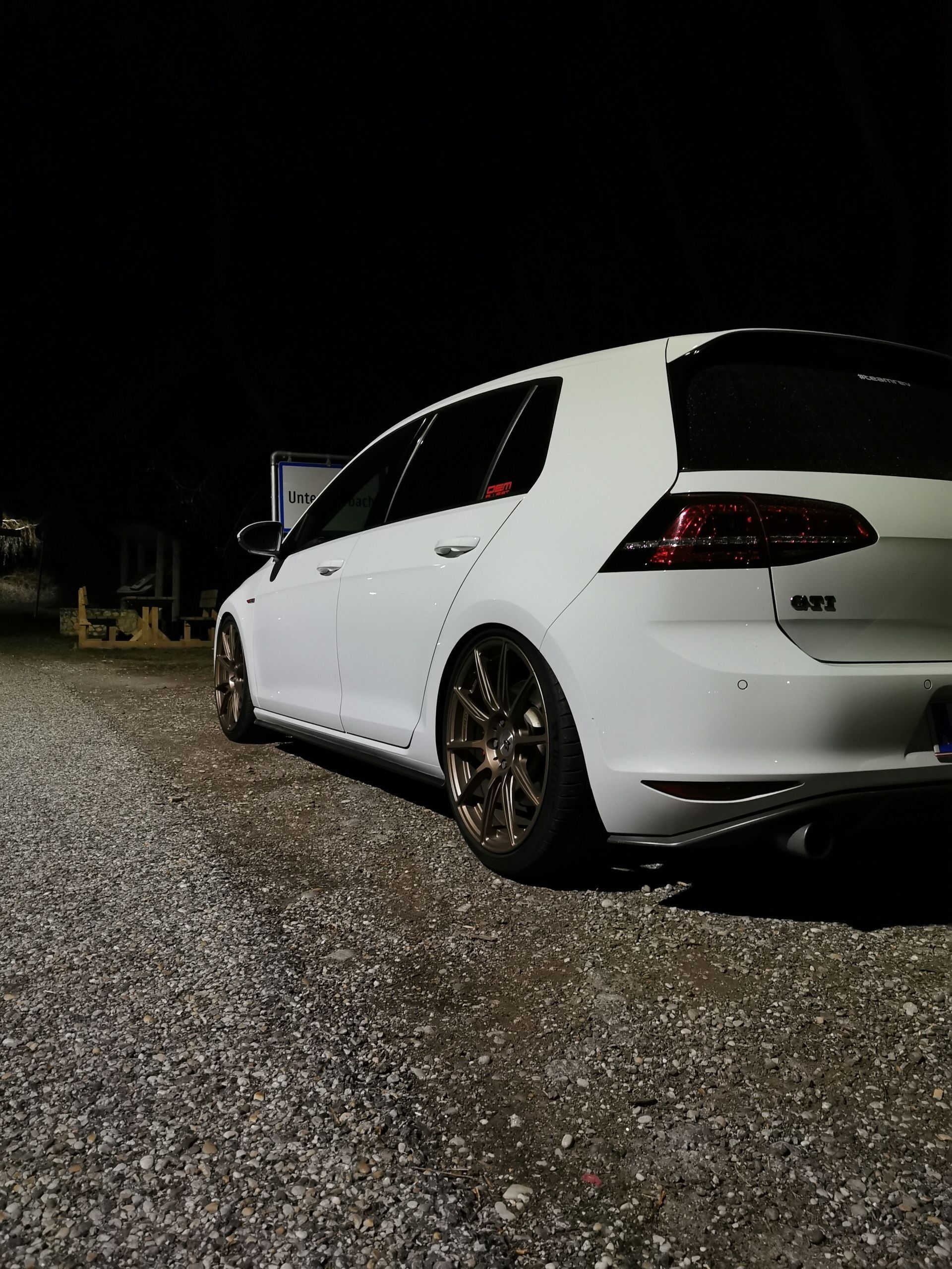 VOLKSWAGEN Golf 8 CD - MF1 bronze light matt