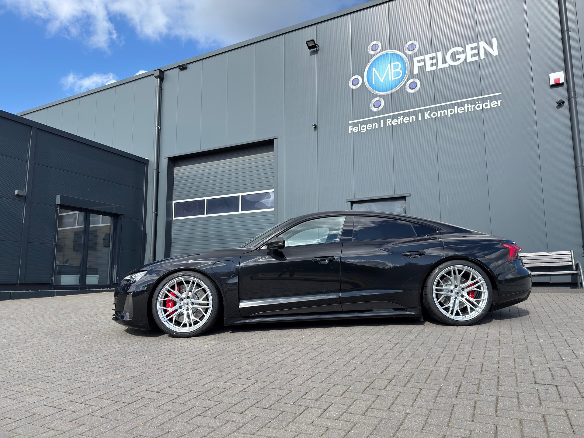AUDI RS e-tron GT Quattro with mbDESIGN Wheels