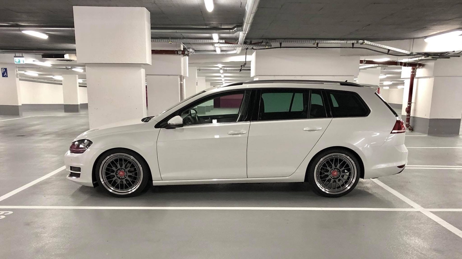 VOLKSWAGEN Golf 7 AU - LV1 grau glänzend poliert