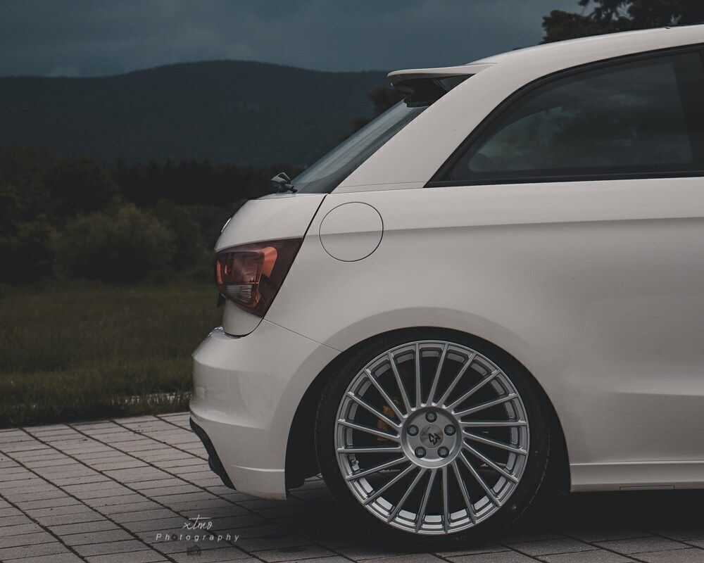 AUDI A1 8X VR3 silber glänzend