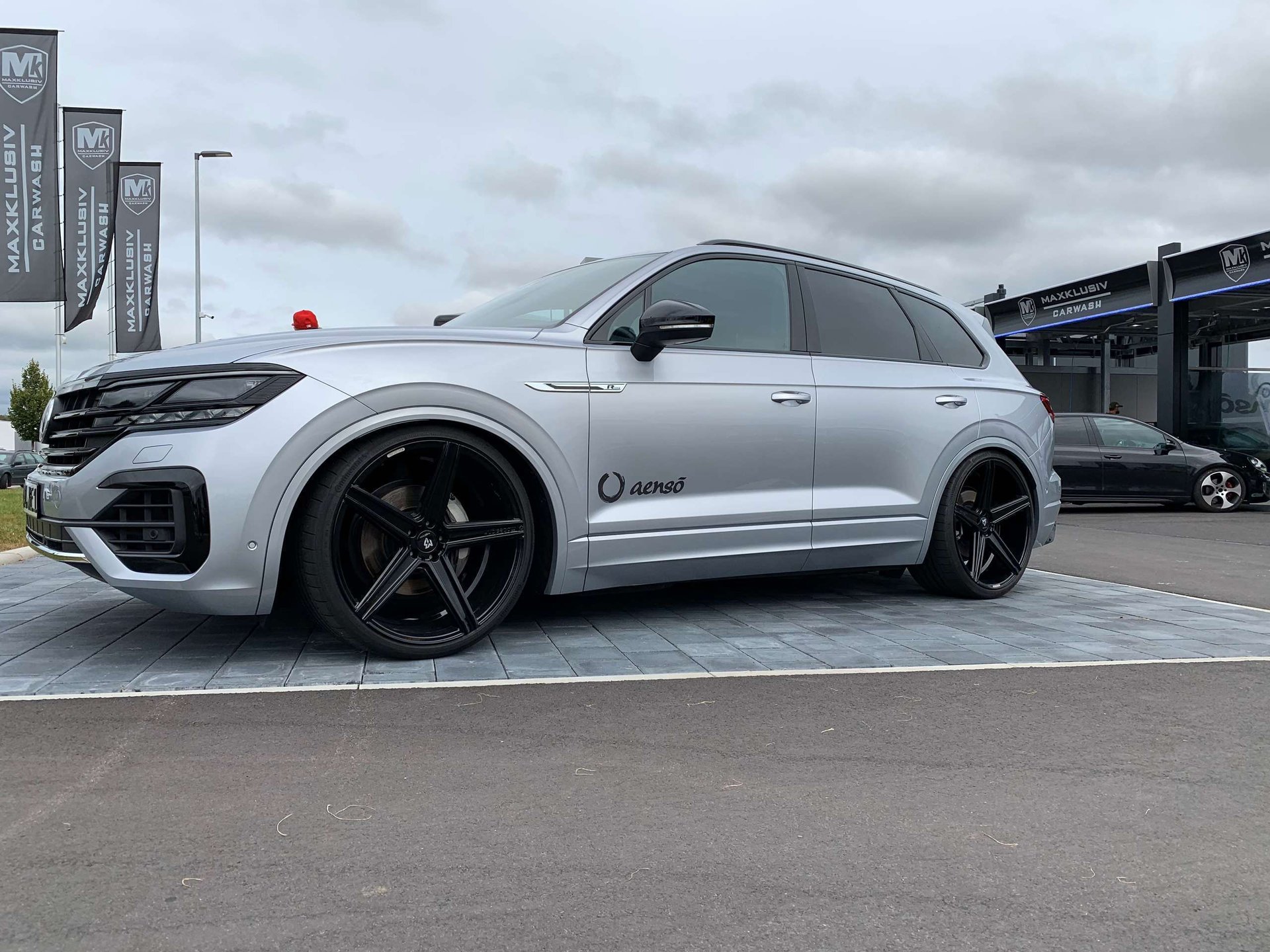 VOLKSWAGEN Touareg CR KV1 schwarz glänzend