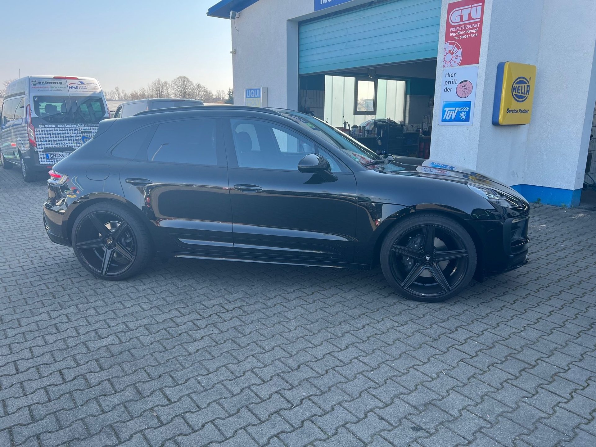 PORSCHE Macan 95B - KV1 schwarz glänzend