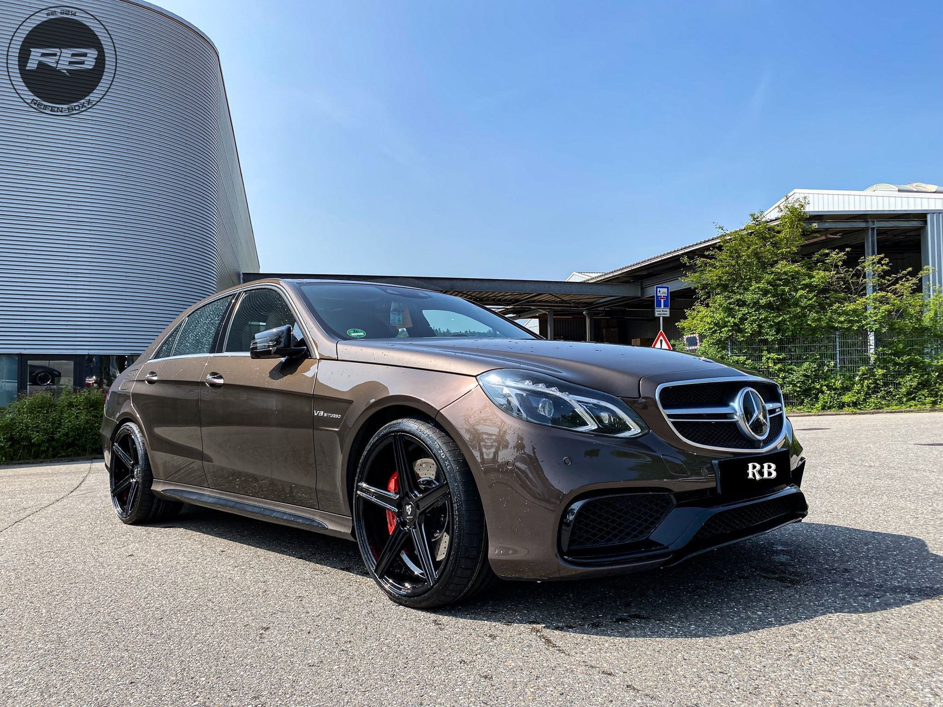 MERCEDES-BENZ E-Klasse AMG 212 KV1 schwarz seidenmatt