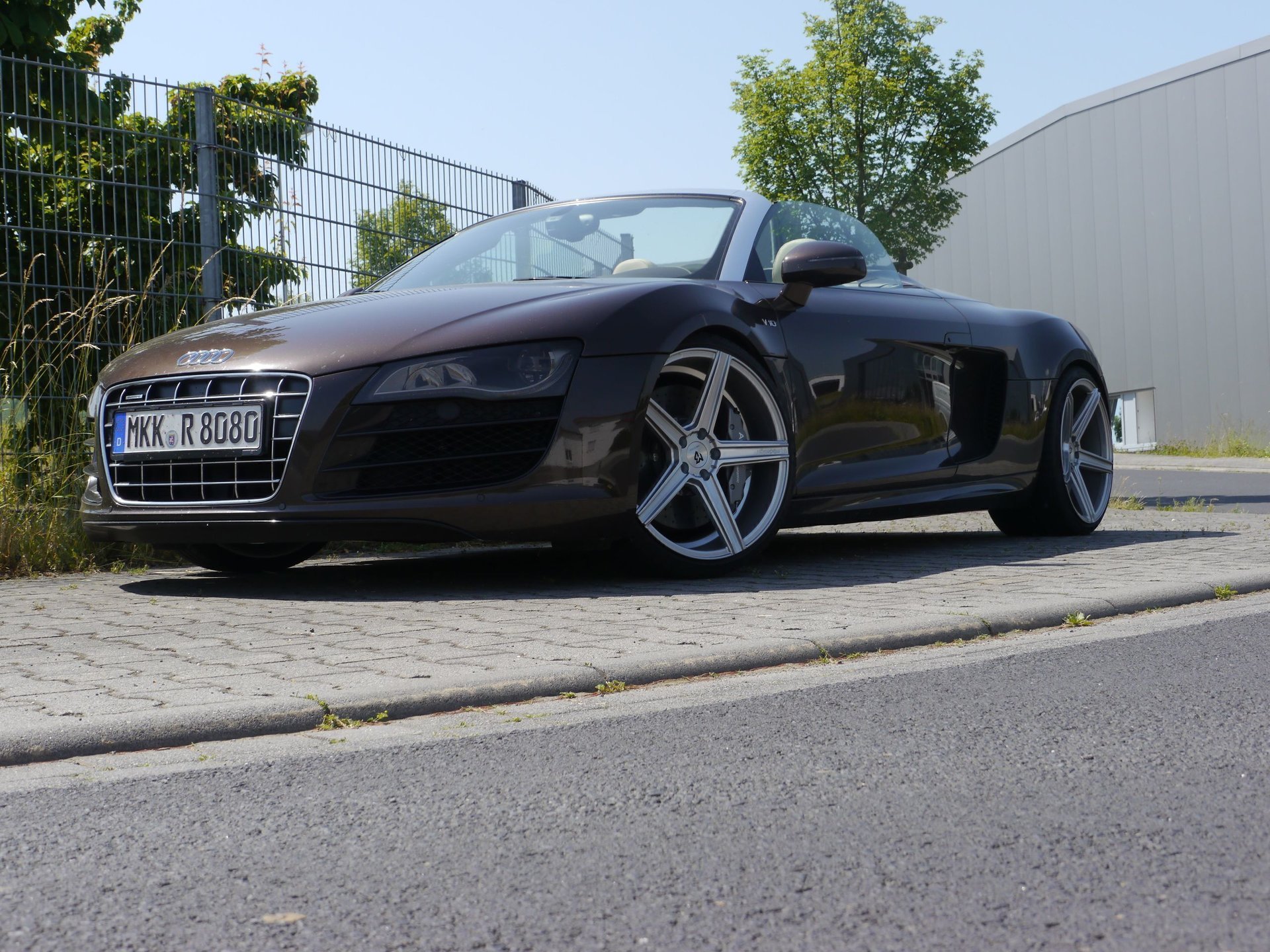 AUDI R8 Coupe 42 KV1 silber glänzend