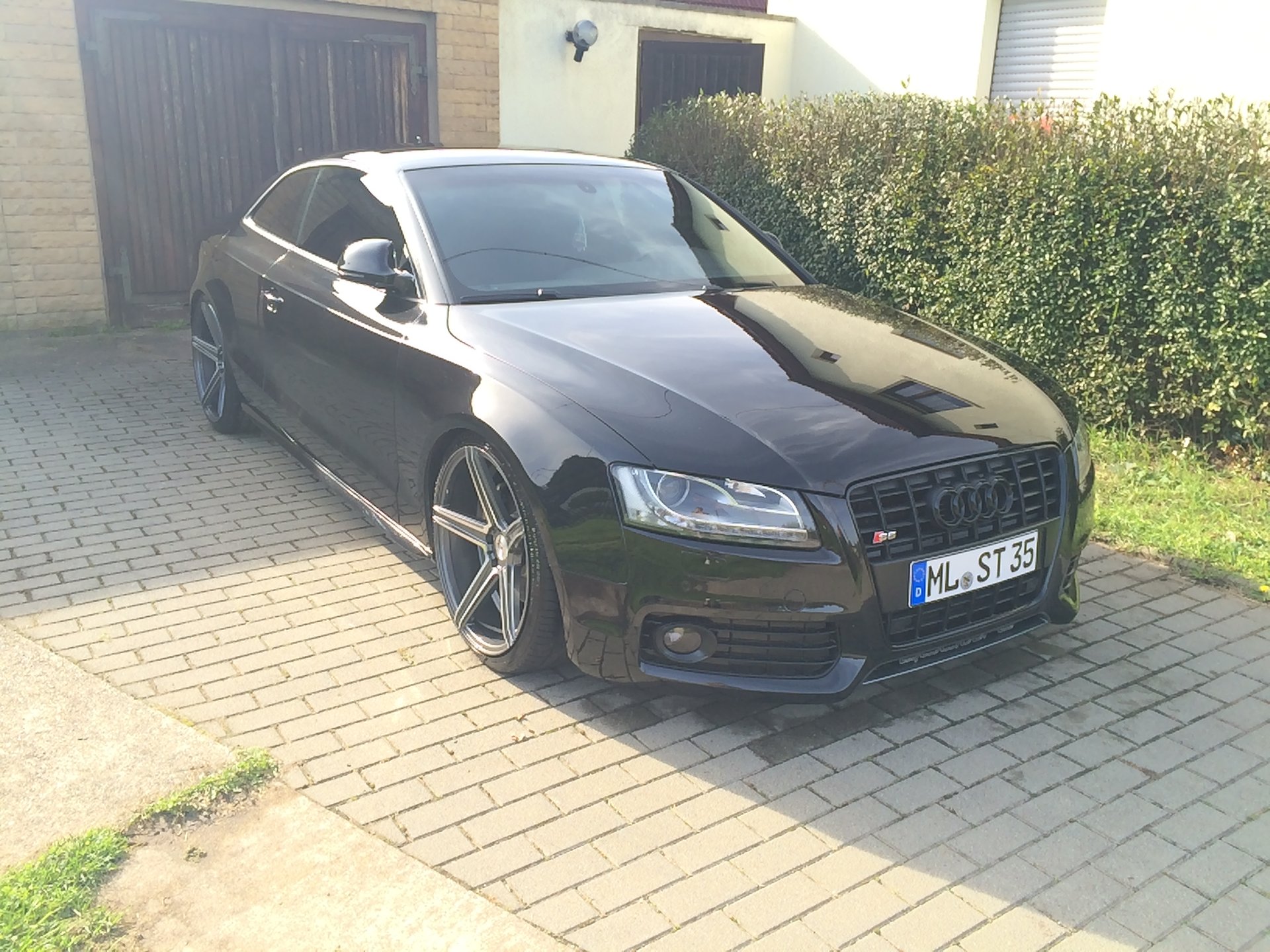 AUDI A5 Coupe B8 with mbDESIGN 20 inch wheels & summer tires
