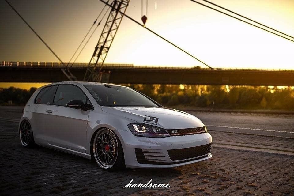 VOLKSWAGEN Golf 7 AU - LV1 grau glänzend poliert