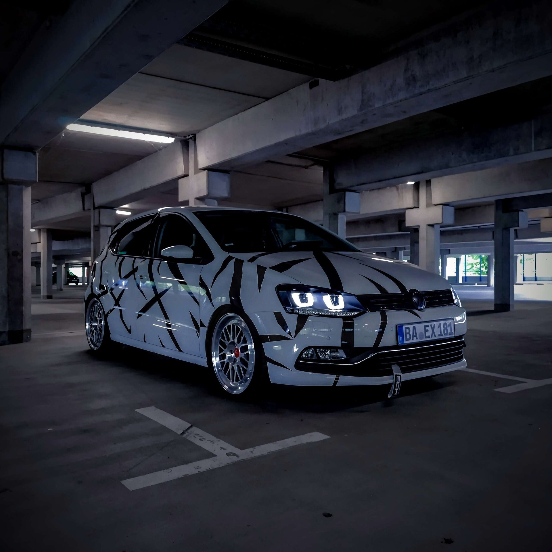 VOLKSWAGEN Polo 6R LV1 silber glänzend voll poliert