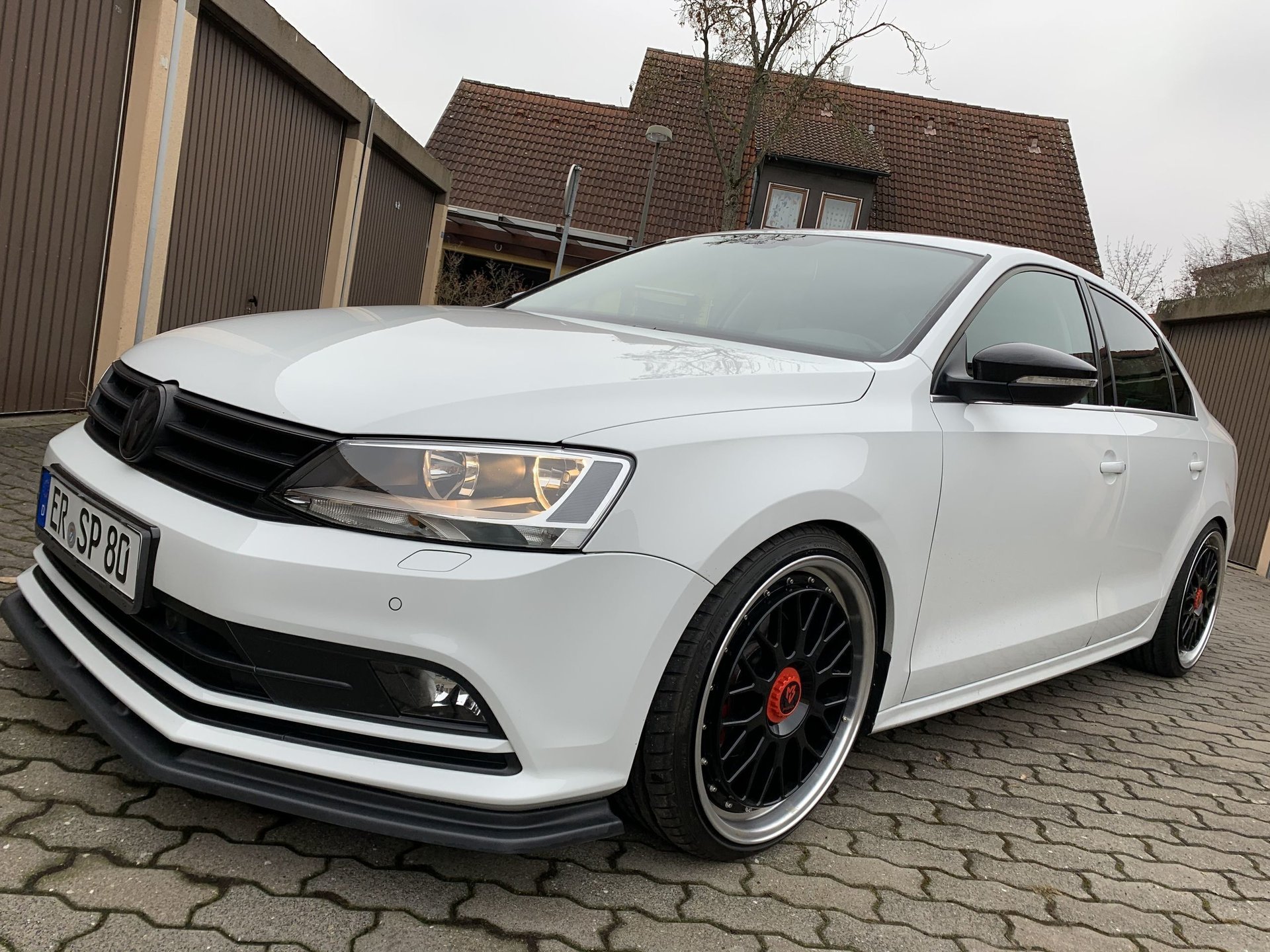 VOLKSWAGEN Jetta VI 16 LV1 schwarz glänzend poliert