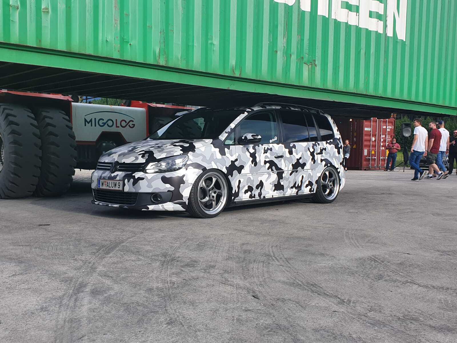 VOLKSWAGEN Touran 1T