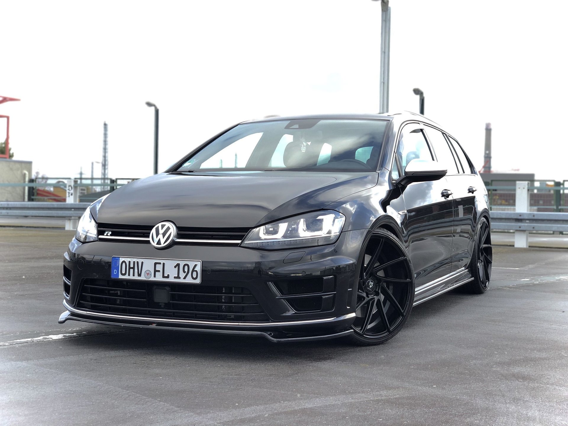 VOLKSWAGEN Golf 7 Variant R AUV - KV2 schwarz glänzend