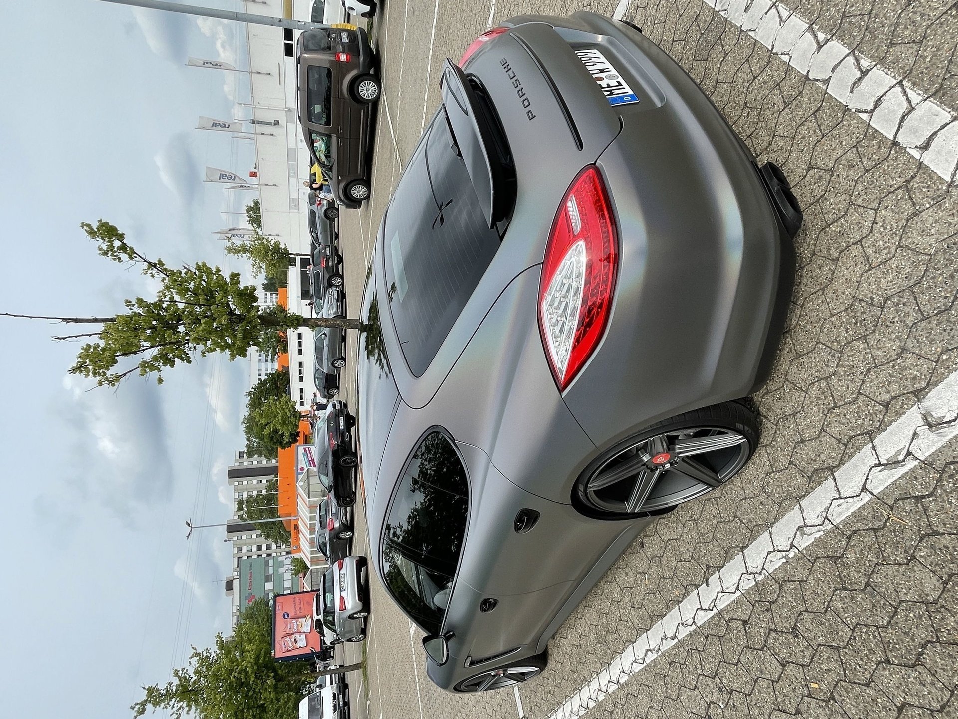 PORSCHE Panamera 970 with mbDESIGN 22 inch wheels & lowering
