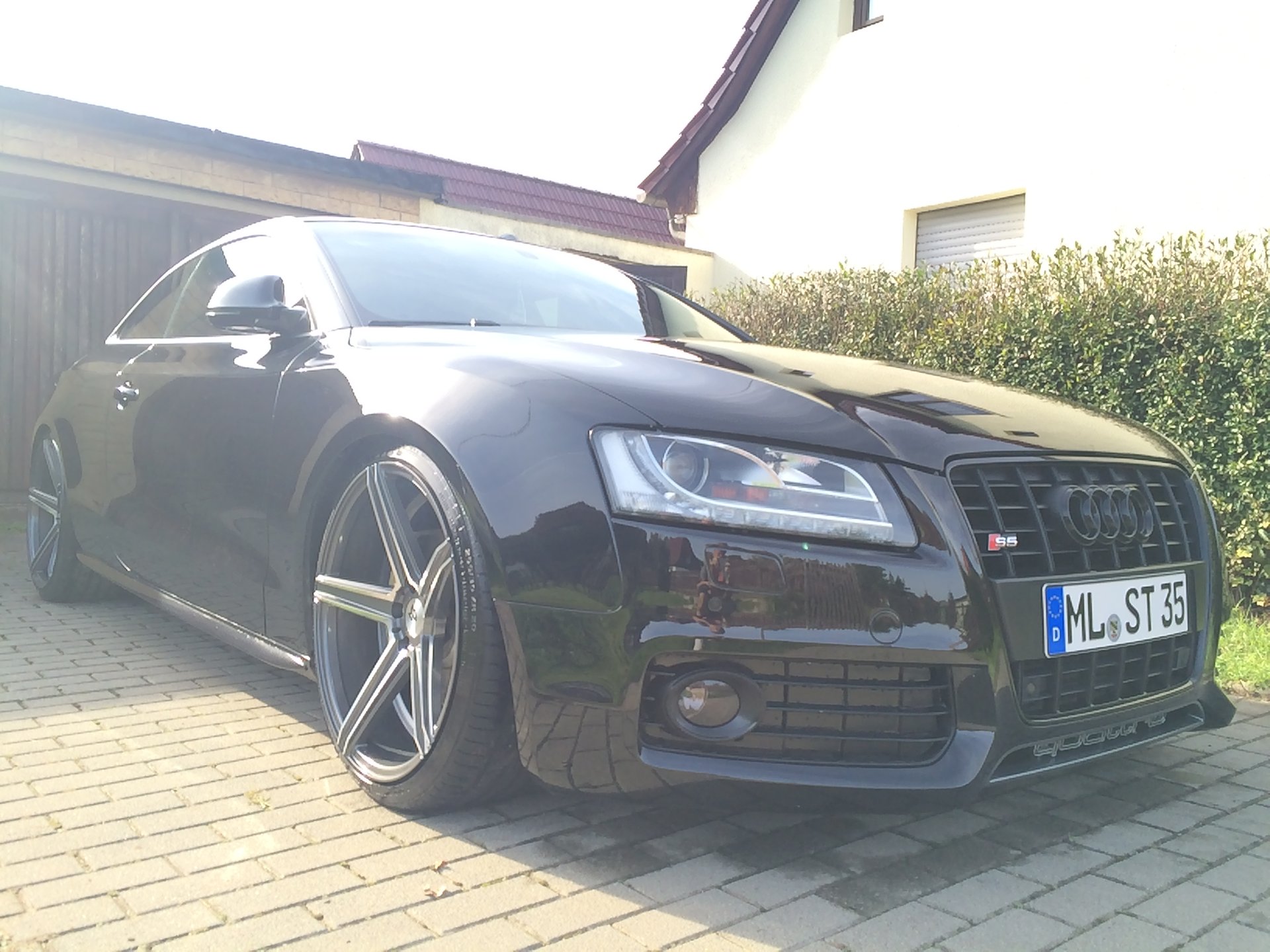 AUDI A5 Coupe B8 with mbDESIGN 20 inch wheels & summer tires