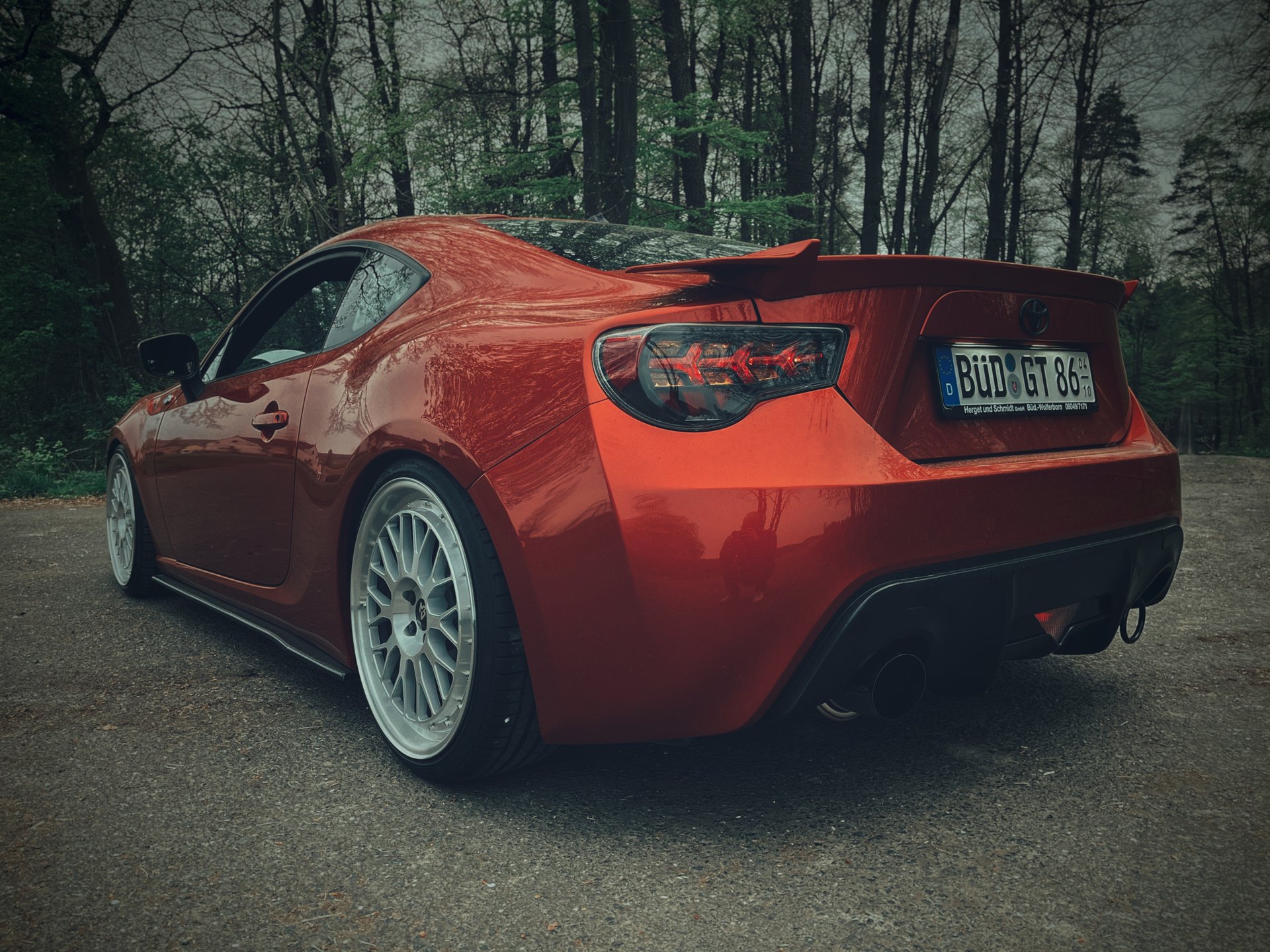 TOYOTA GT86 with mbDESIGN 19-inch alloy wheels & coilover kit