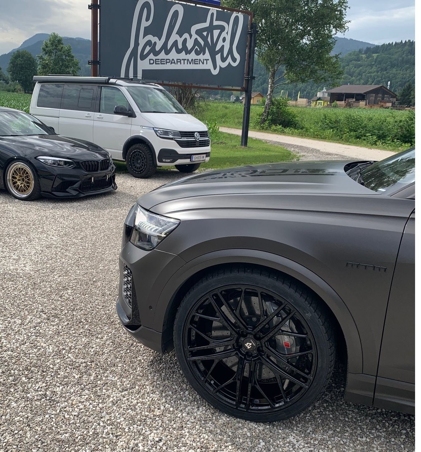 AUDI RS Q8 with mbDESIGN 24 inch wheels & complete sets