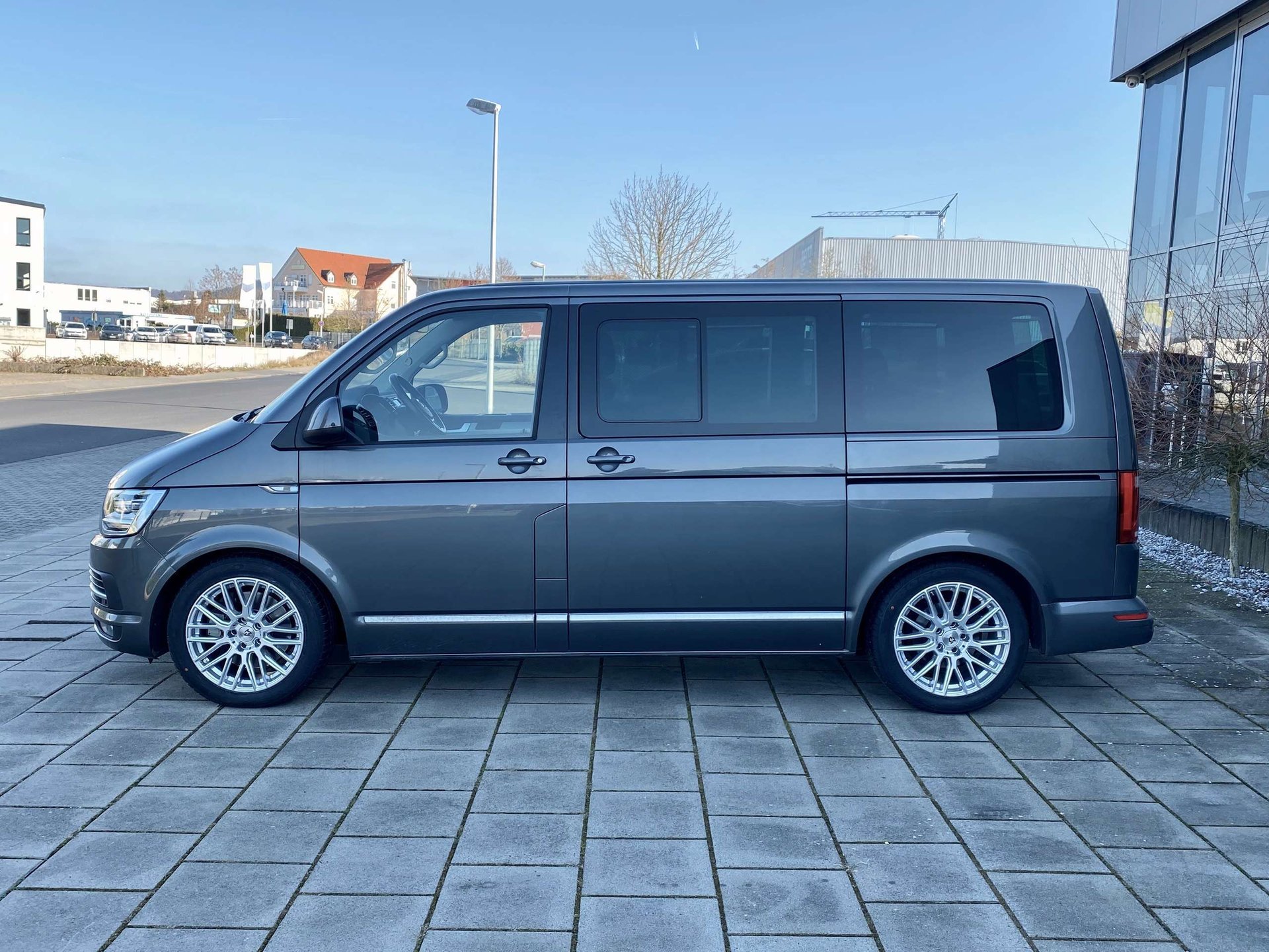 VOLKSWAGEN T6 Bus Multivan 7HC KV4 silber glänzend