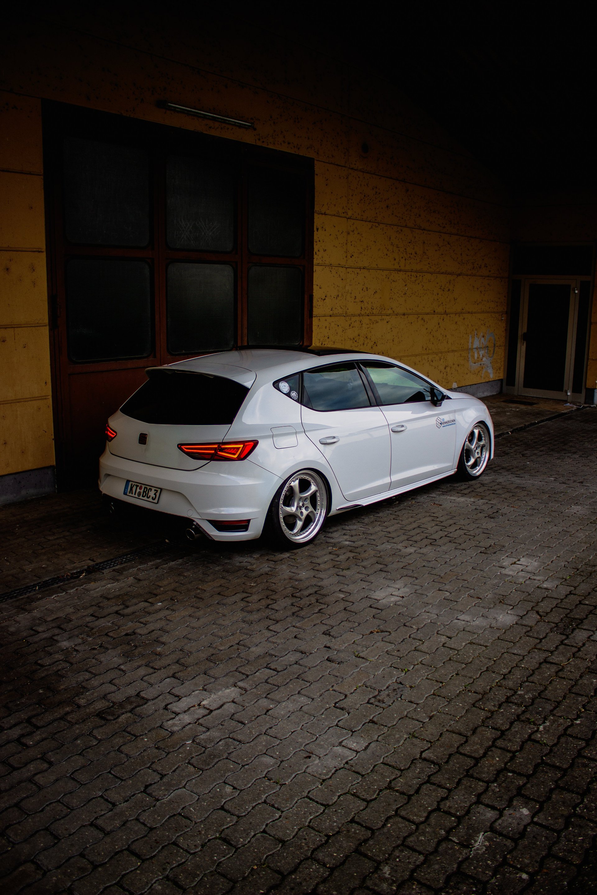 SEAT Leon 5F mit 19 Zoll mbDESIGN Räder