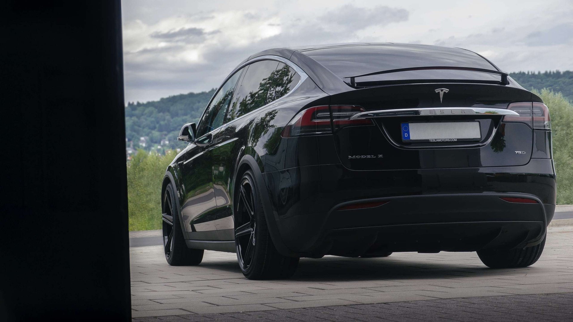 TESLA Model X 100D with 22 inch mbDESIGN wheels
