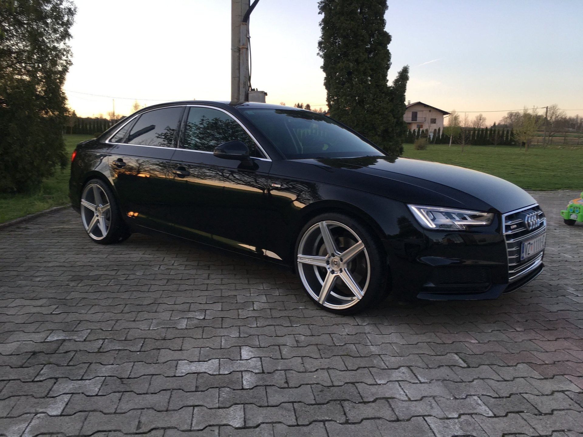 AUDI A4 B8(B9) - KV1 silber glänzend
