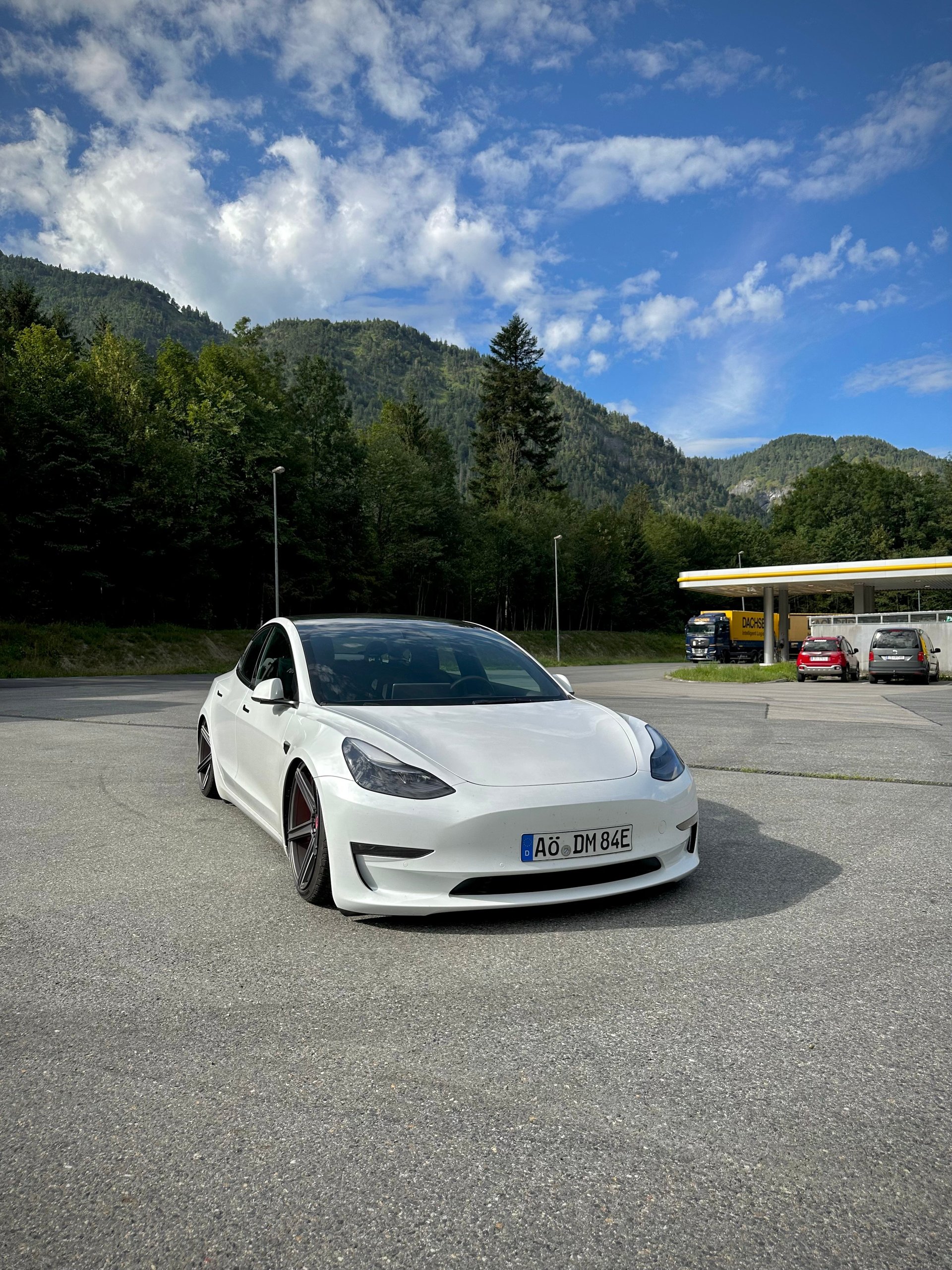 TESLA Model 3 with mbDESIGN 20 inch alloy wheels & complete sets