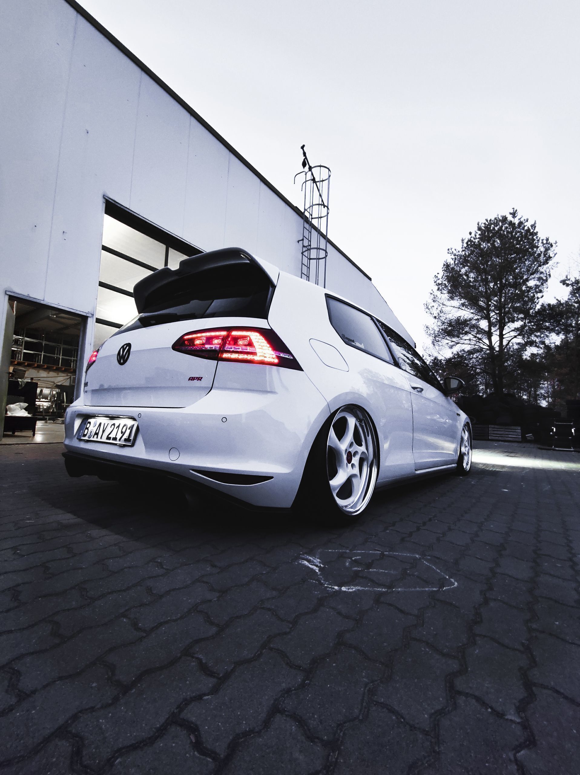 VOLKSWAGEN Golf 7 AU TURBO grau glänzend poliert
