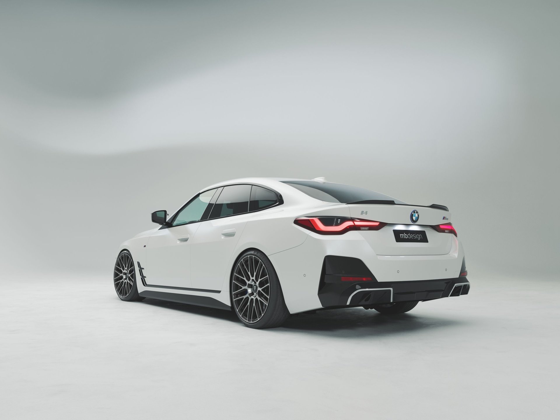 BMW I4 G4C KV4 schwarz glänzend poliert