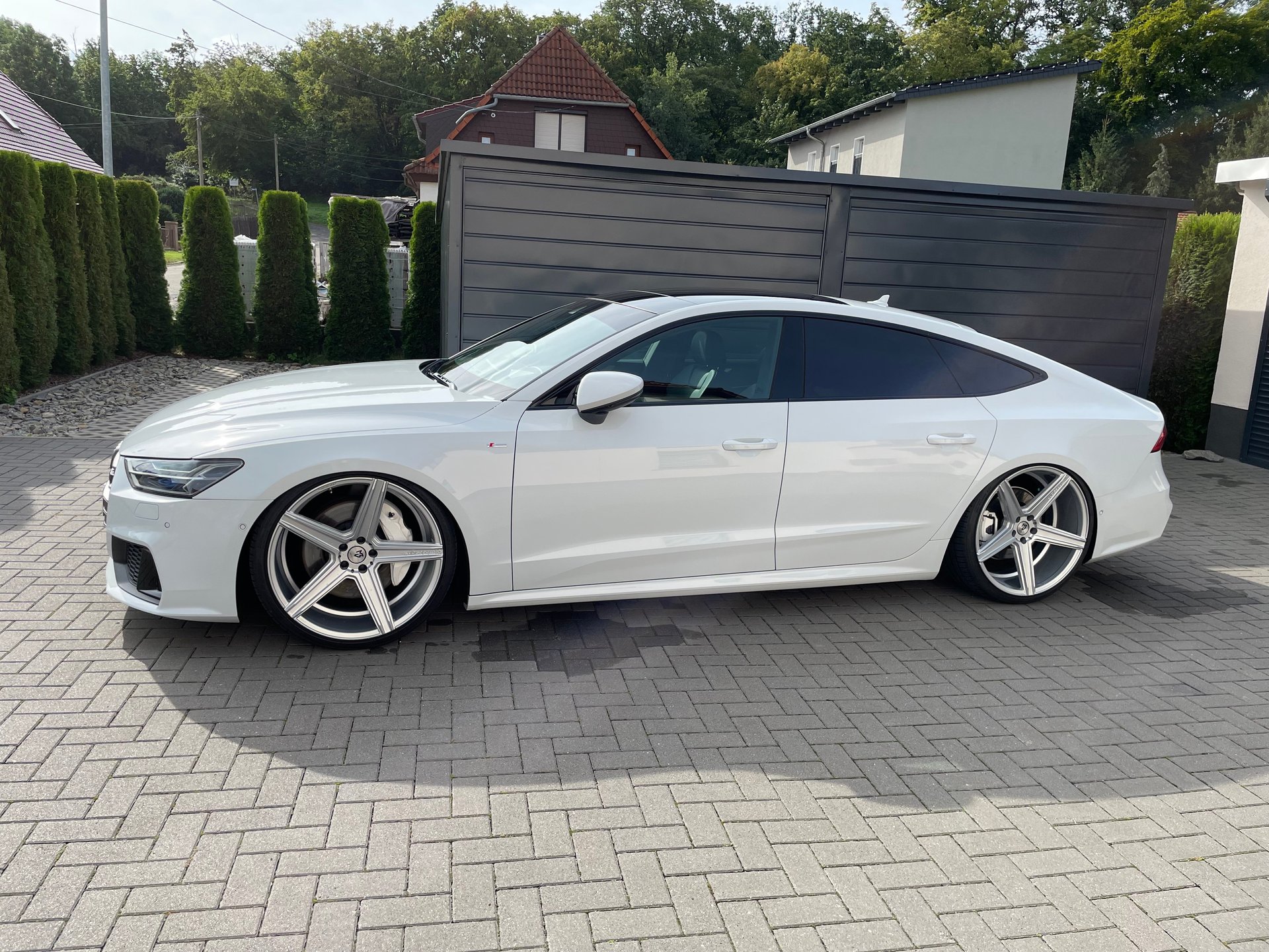 AUDI A7 Sportback with 22 inch mbDESIGN wheels & summer tires