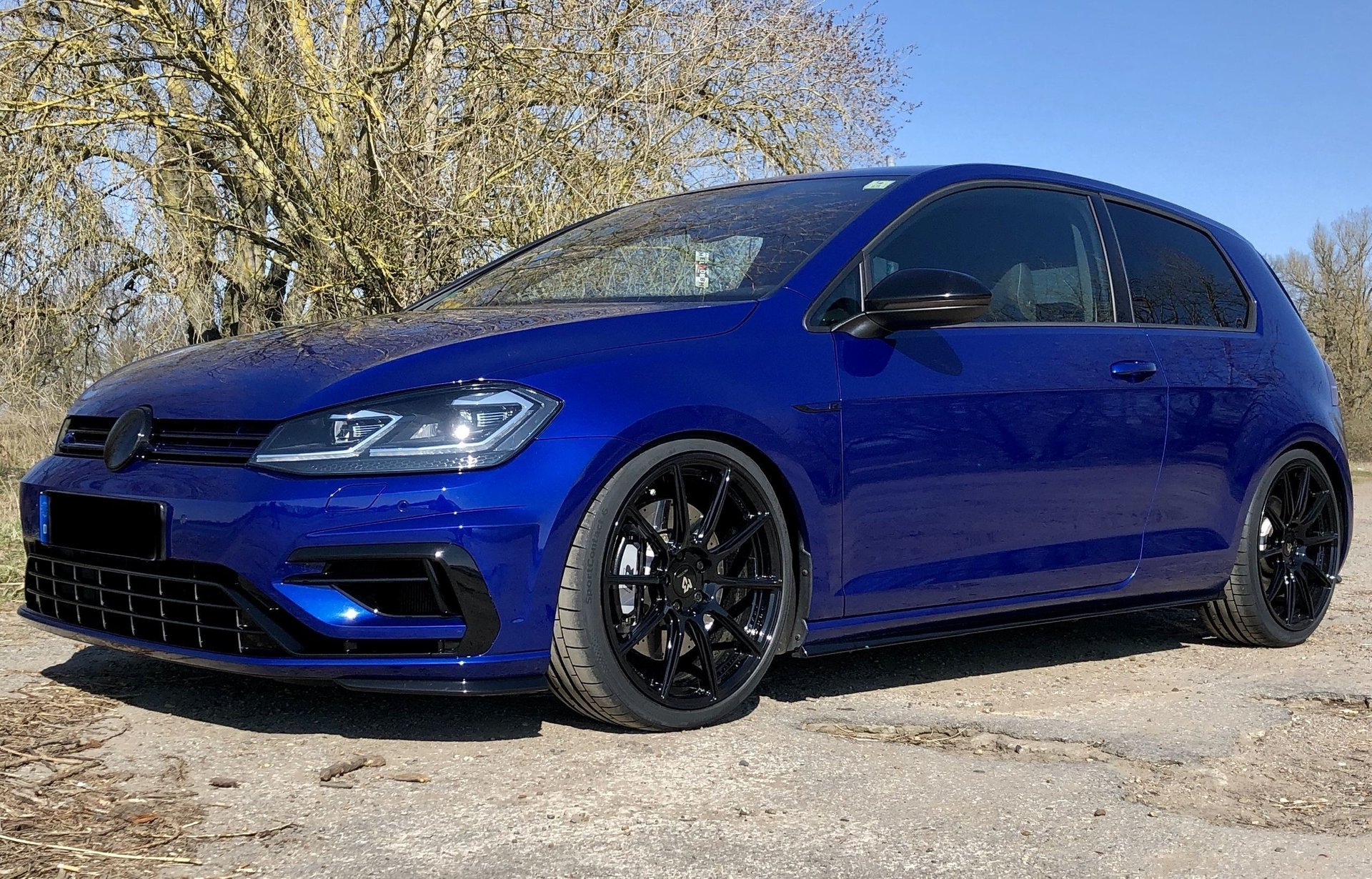 VOLKSWAGEN Golf 7 R AU MF1 schwarz glänzend
