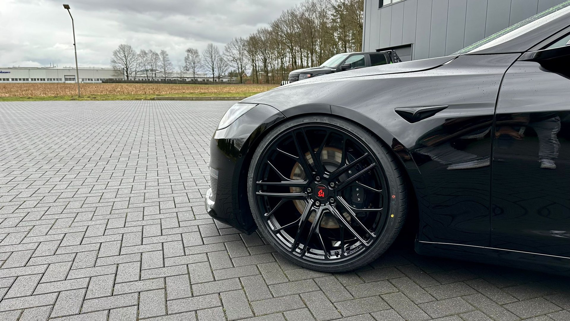 TESLA Model S Plaid with mbDESIGN 22" wheels – configure now