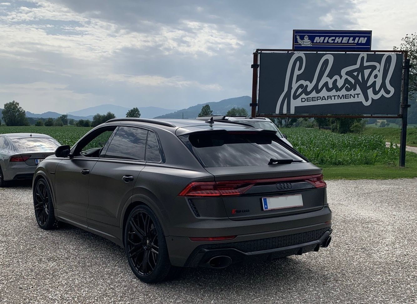 AUDI RS Q8 with mbDESIGN 24 inch wheels & complete sets
