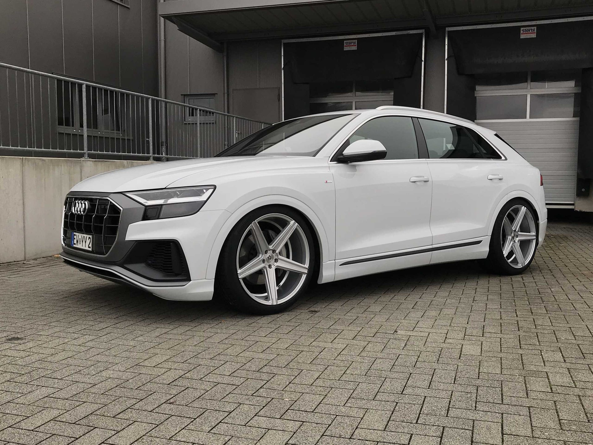AUDI Q8 4L KV1 silber glänzend