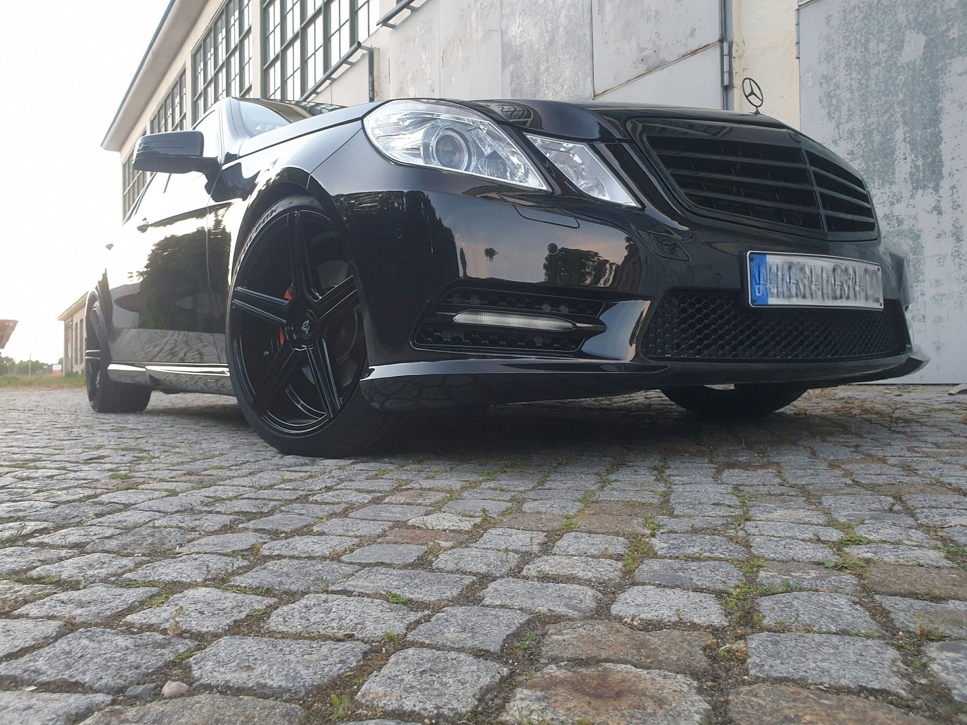 MERCEDES-BENZ E-Klasse 212 - KV1 schwarz glänzend