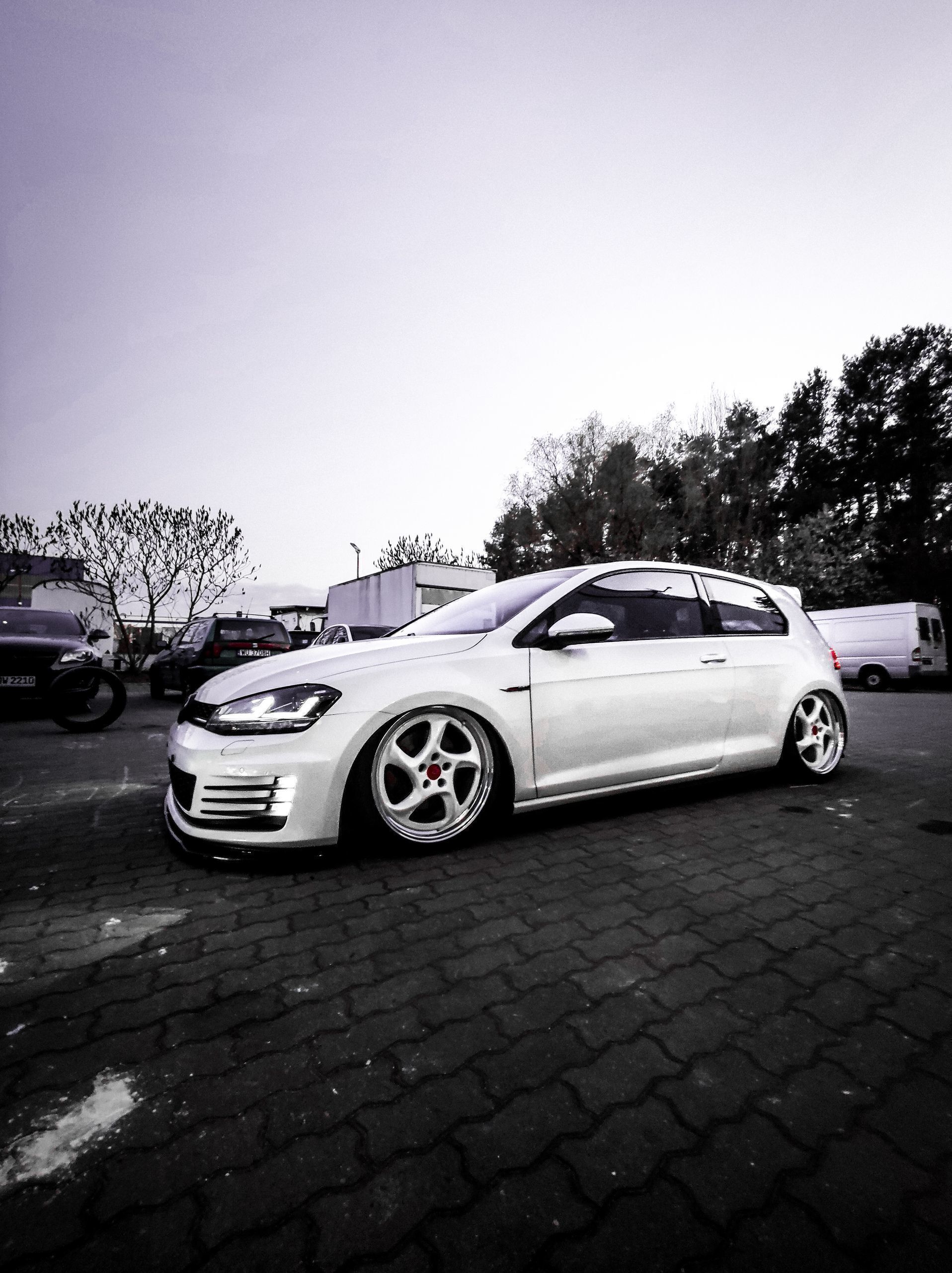 VOLKSWAGEN Golf 7 AU TURBO grau glänzend poliert