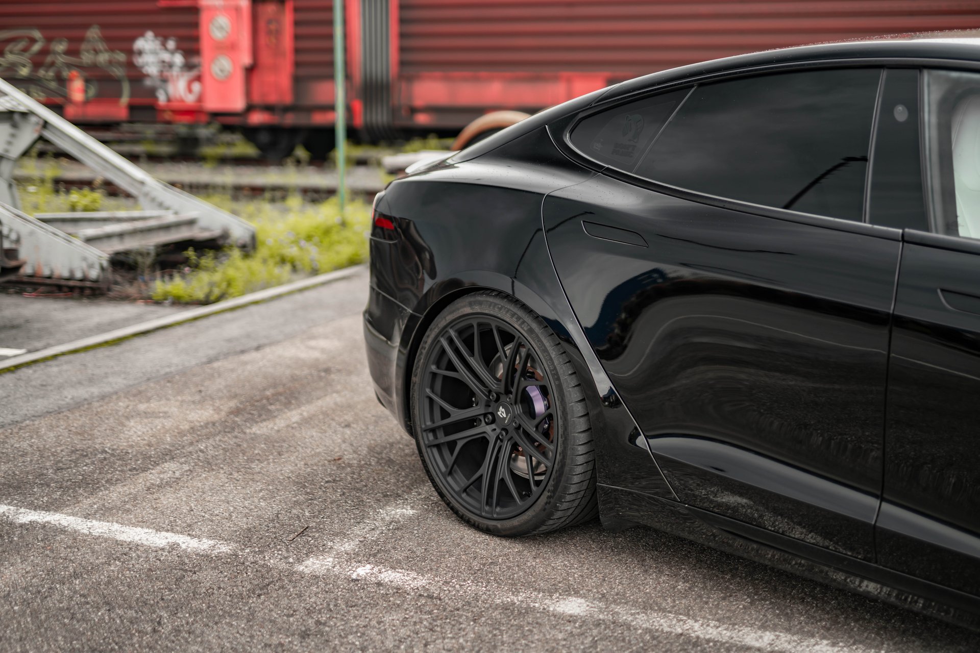 TESLA Model S Long Range with 21 inch mbDESIGN SF1 wheels