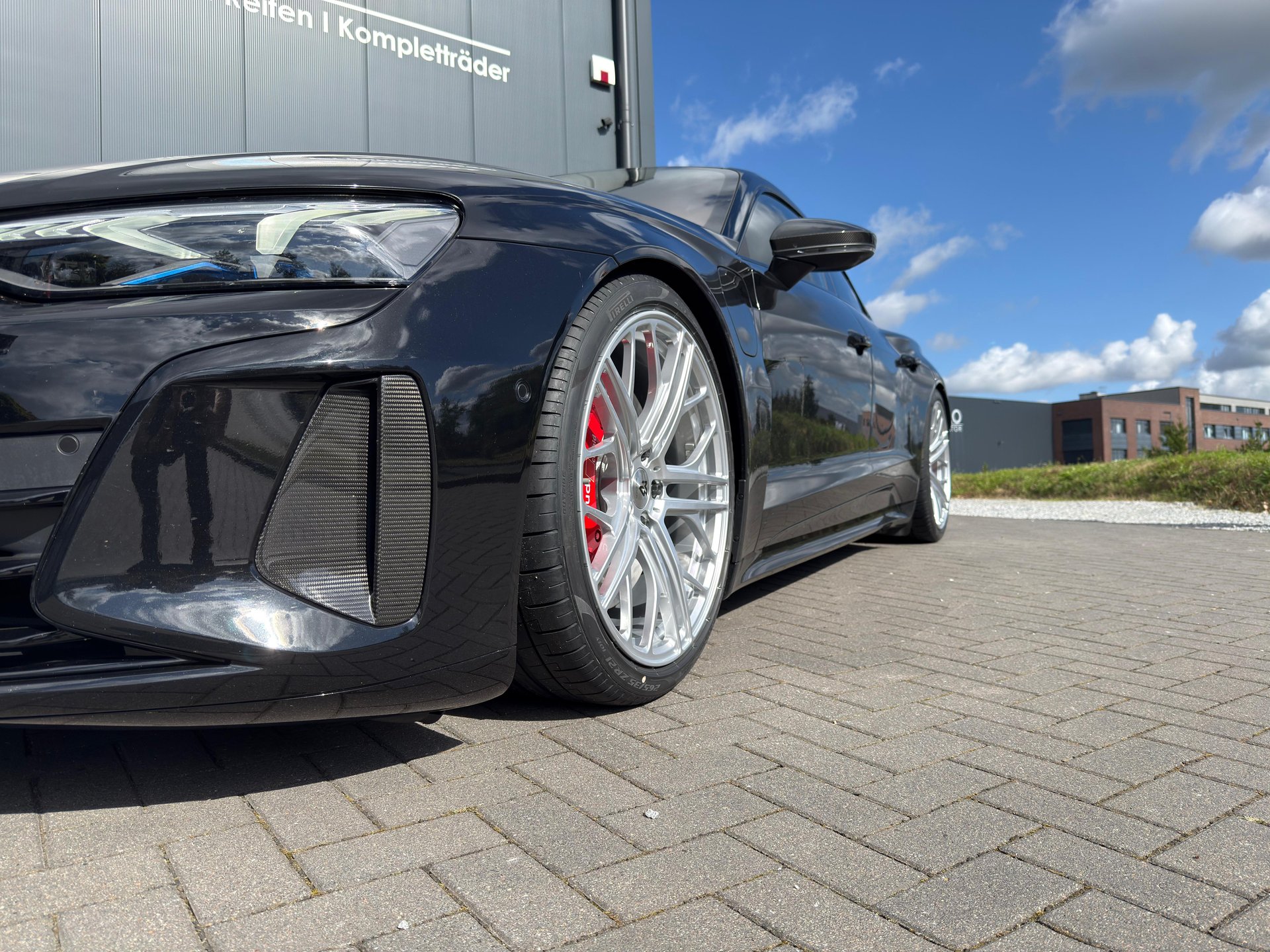 AUDI RS e-tron GT Quattro with mbDESIGN Wheels