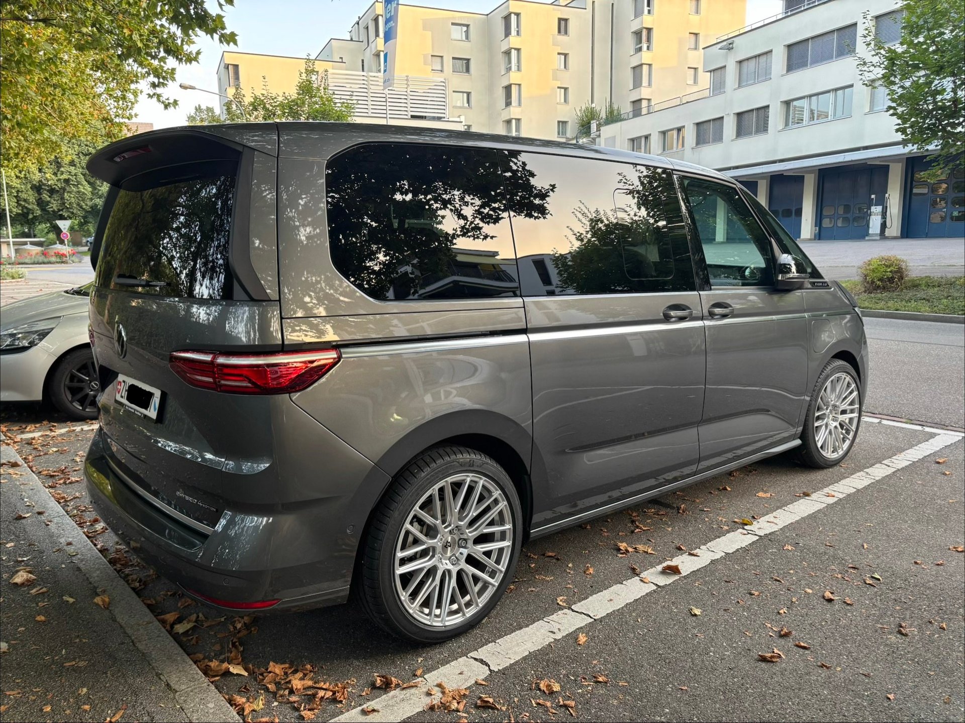VW T7 Multivan ST with 20 inch KV4 in gloss silver