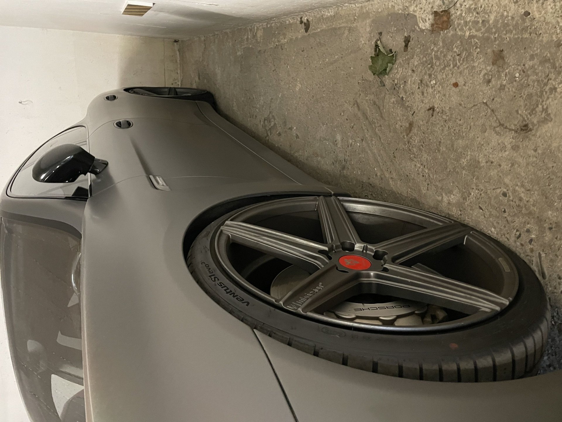 PORSCHE Panamera 970 with mbDESIGN 22 inch wheels & lowering