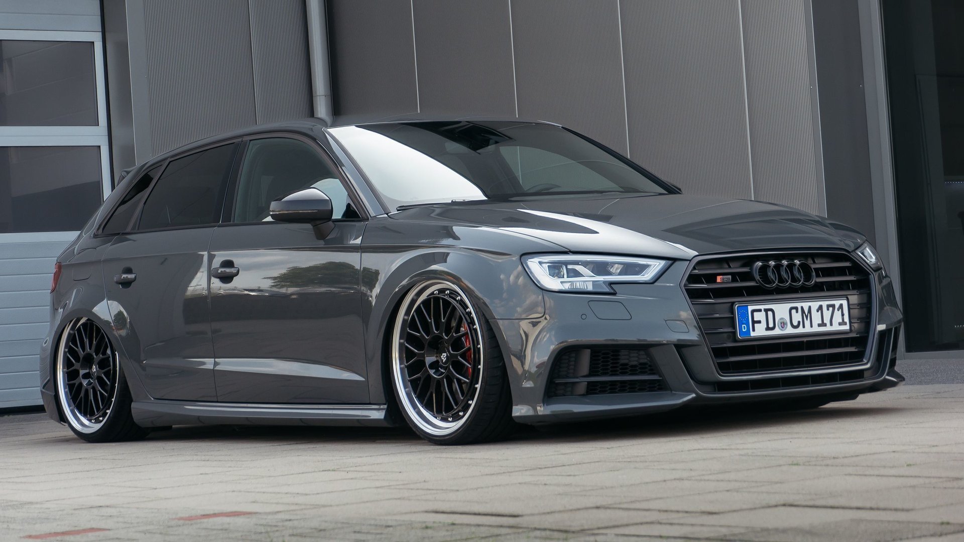 AUDI S3 Sportback 8V 2.0 TFSI Quattro LV1 schwarz glänzend poliert