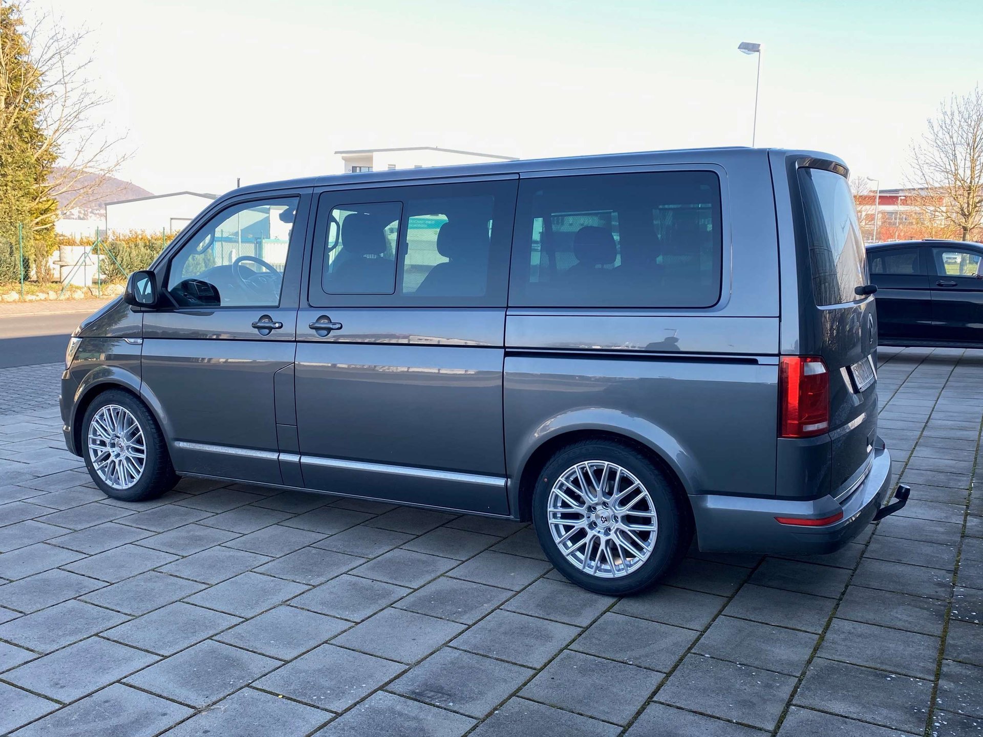 VOLKSWAGEN T6 Bus Multivan 7HC KV4 silber glänzend
