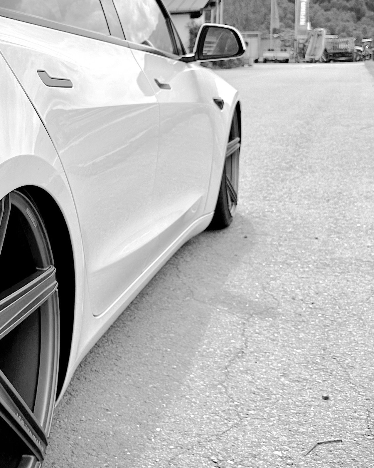TESLA Model 3 with mbDESIGN 20 inch alloy wheels & complete sets
