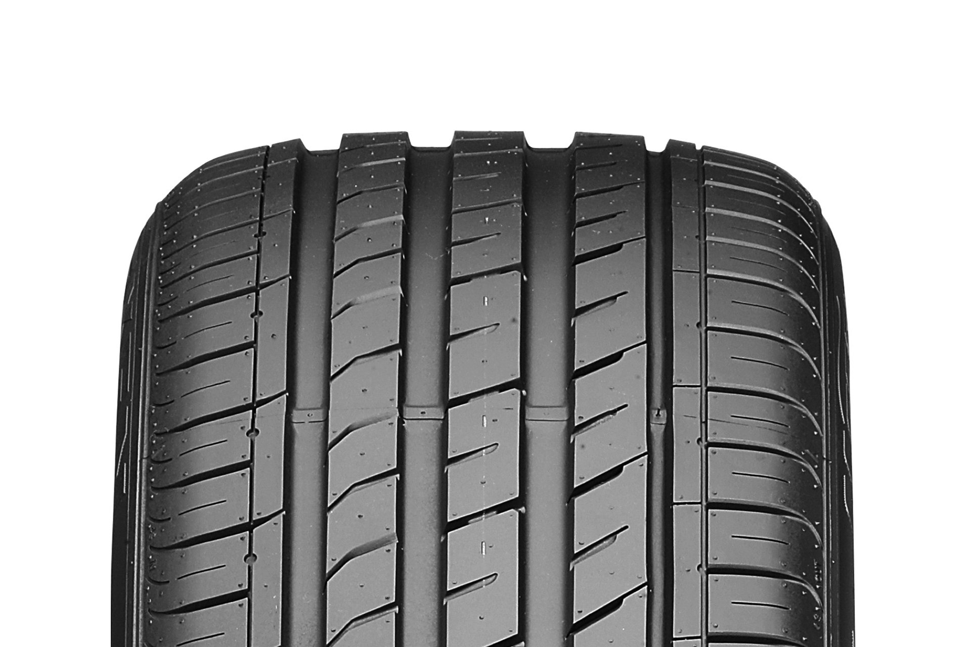 215/35R18 84 (Y) XL NEXEN N`FERA SU1