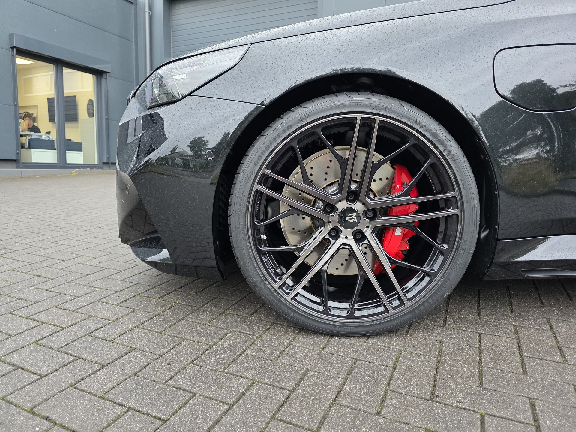 BMW M5 Touring G99 with mbDESIGN 22 inch wheels & summer tires