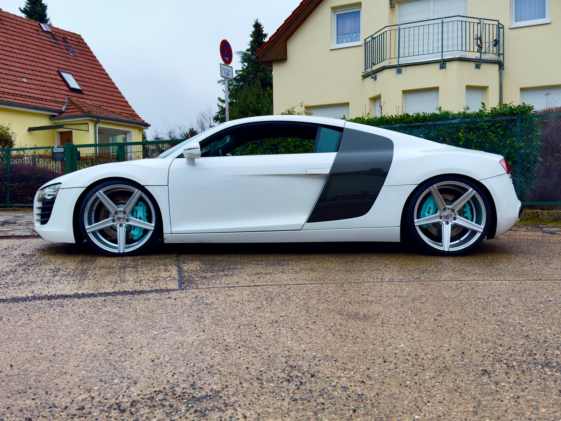 AUDI R8 Coupe 42 - KV1 silber glänzend