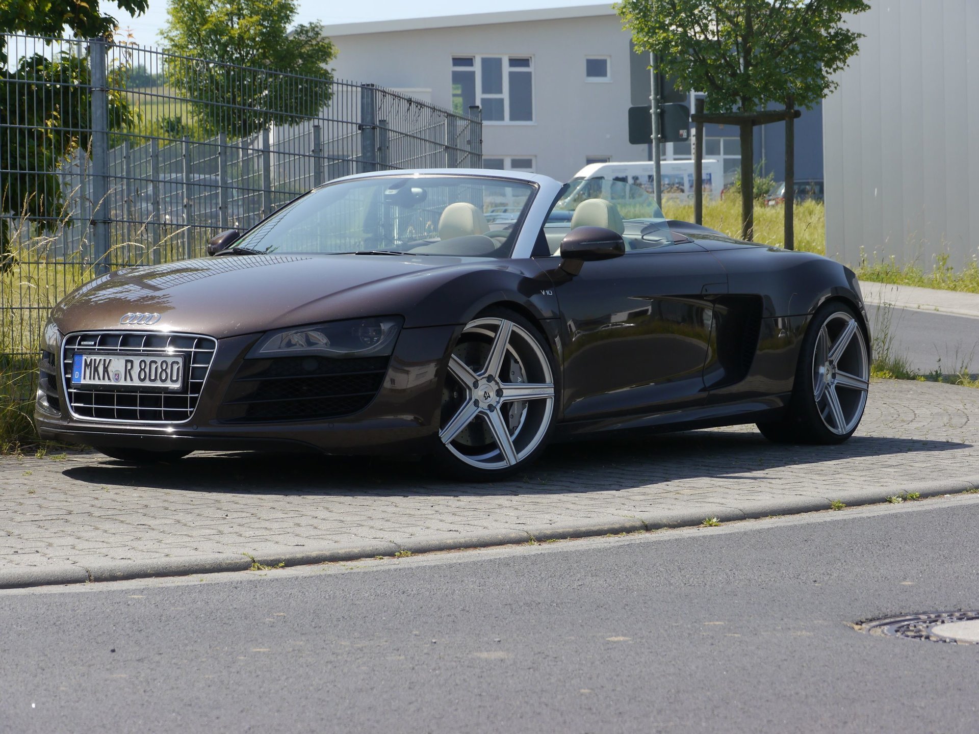 AUDI R8 Coupe 42 KV1 silber glänzend