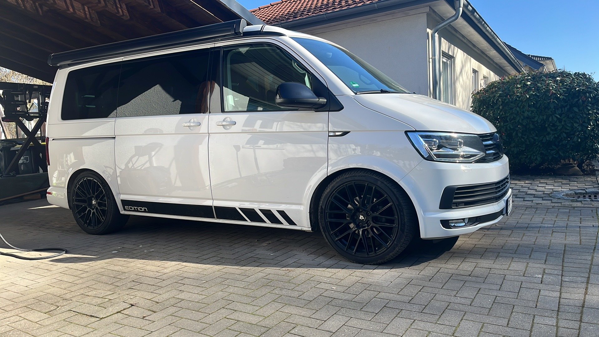 VOLKSWAGEN T6 Bus California 7HC - KV4 schwarz glänzend