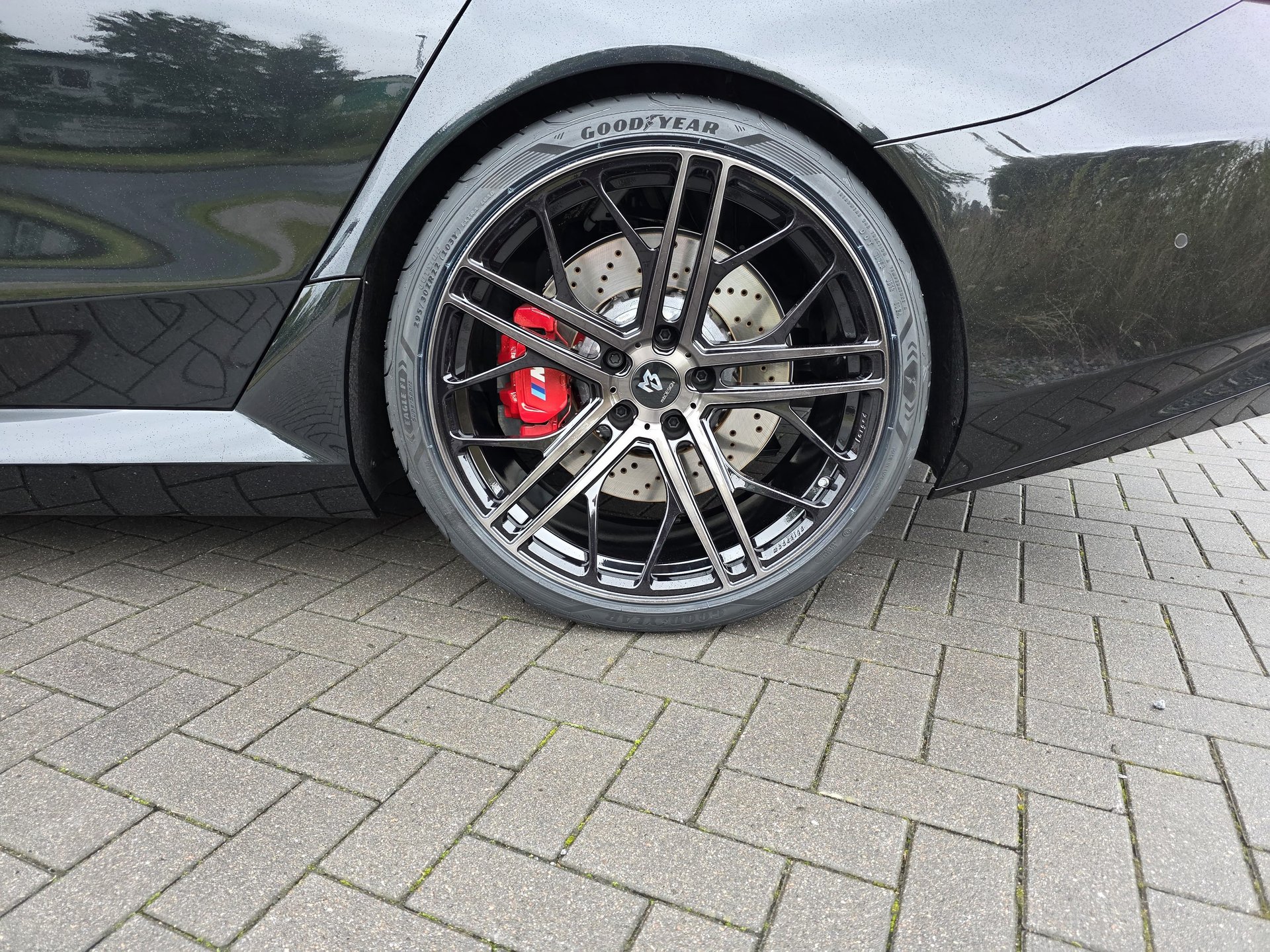 BMW M5 Touring G99 with mbDESIGN 22 inch wheels & summer tires