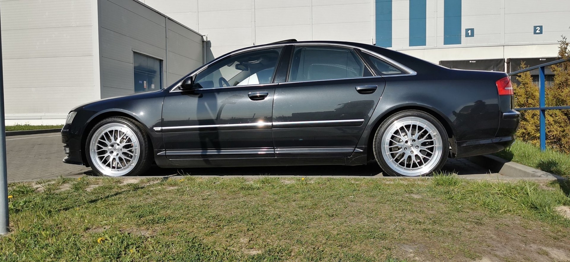 AUDI A8 4E - LV1 silber glänzend voll poliert