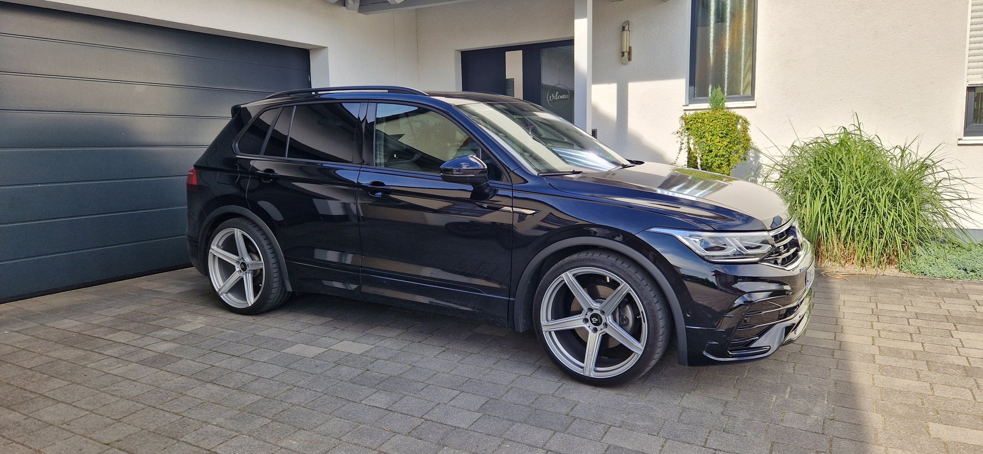 VOLKSWAGEN Tiguan R-Line mit 21 Zoll mbDESIGN Felgen