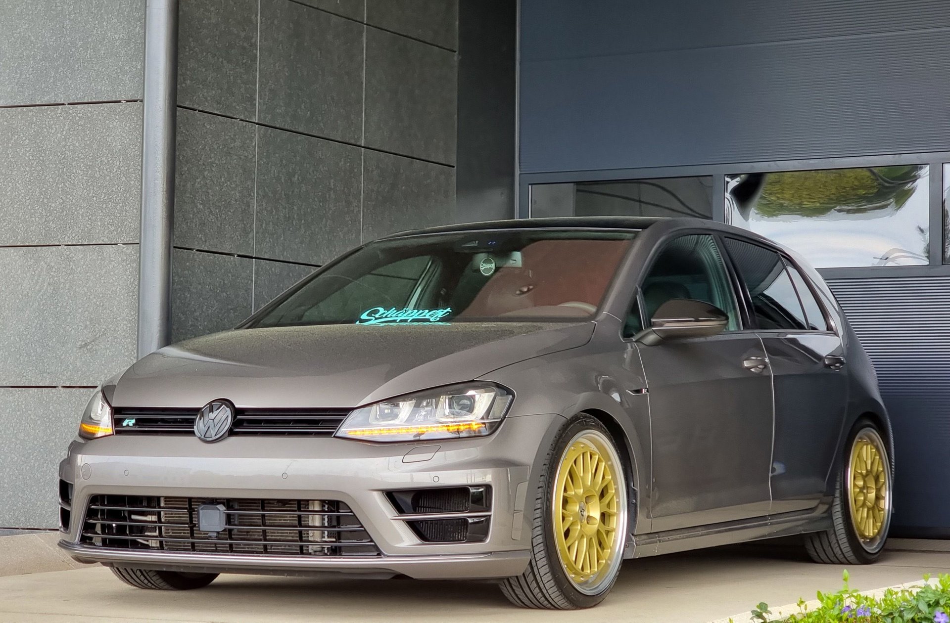 VOLKSWAGEN Golf 7 R AU - LV1 gold shiny polished